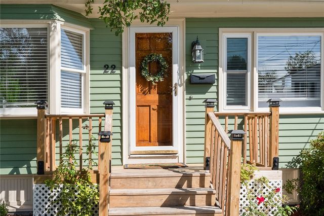 22 Lake Avenue, Barrington, RI 02806