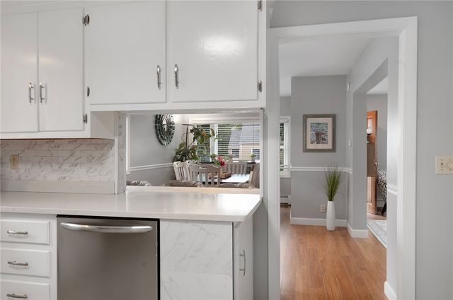 22 Lake Avenue, Barrington, RI 02806
