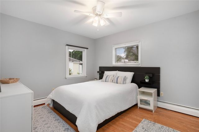 22 Lake Avenue, Barrington, RI 02806