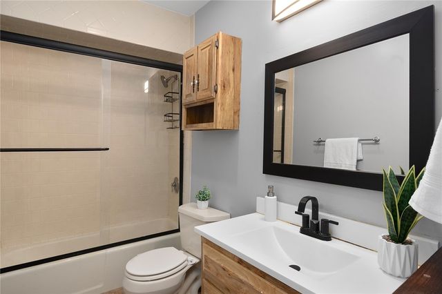 22 Lake Avenue, Barrington, RI 02806