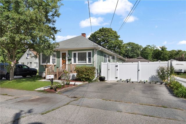 22 Lake Avenue, Barrington, RI 02806