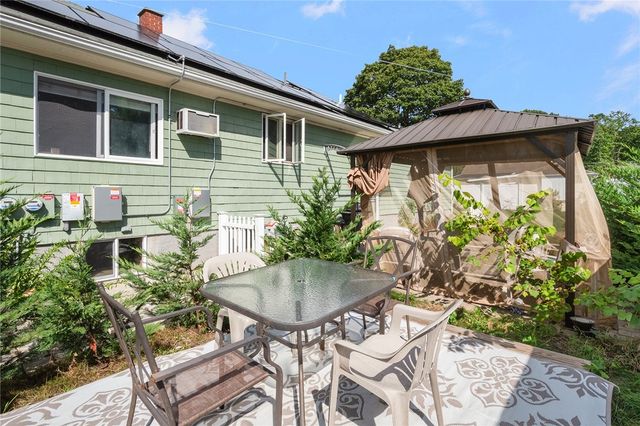 22 Lake Avenue, Barrington, RI 02806