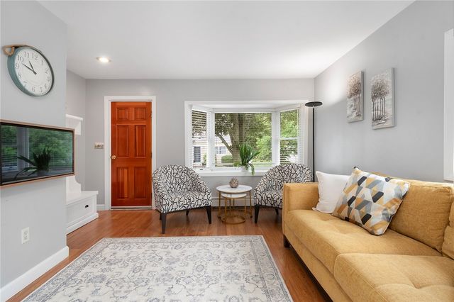 22 Lake Avenue, Barrington, RI 02806