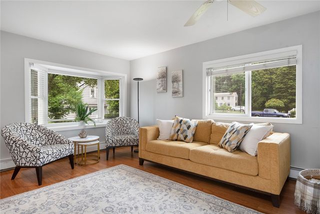 22 Lake Avenue, Barrington, RI 02806