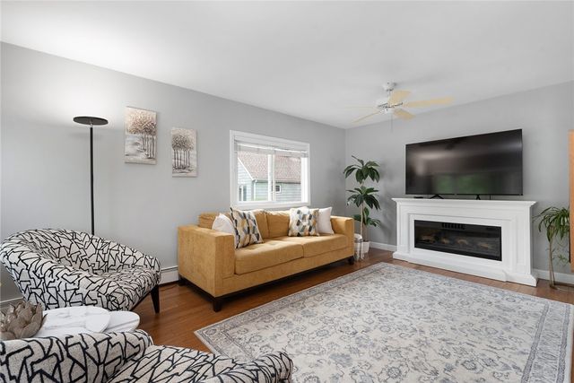 22 Lake Avenue, Barrington, RI 02806