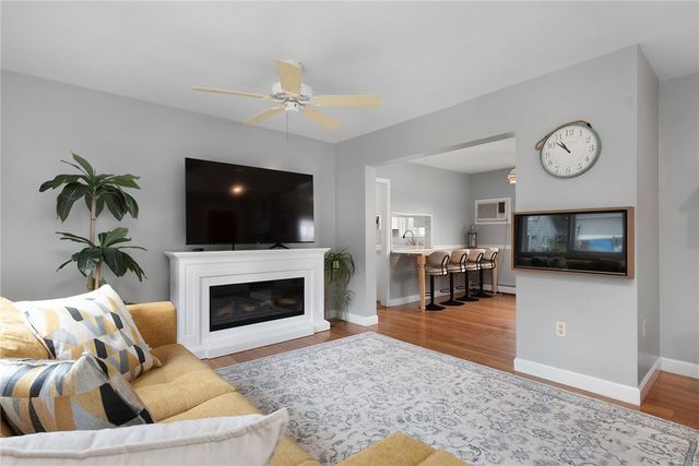 22 Lake Avenue, Barrington, RI 02806