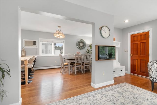 22 Lake Avenue, Barrington, RI 02806