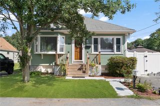 22 Lake Avenue, Barrington, RI 02806
