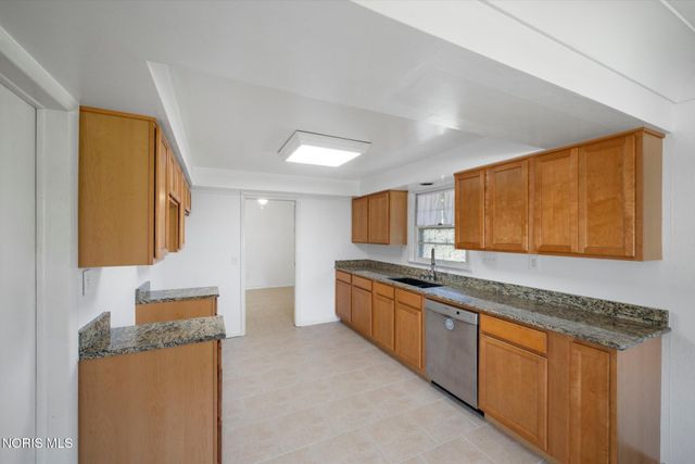 28509 Mccarty Drive, Perrysburg, OH 43551