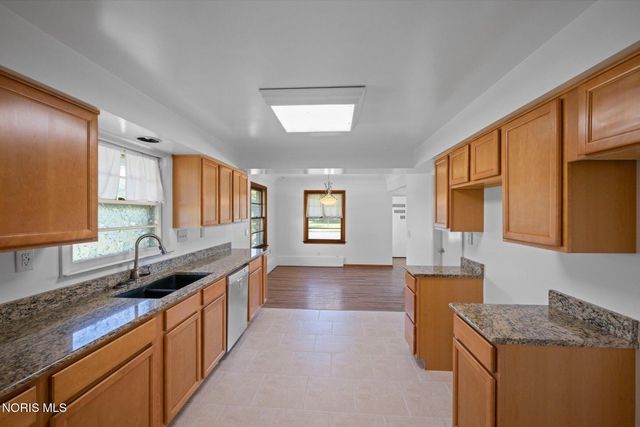 28509 Mccarty Drive, Perrysburg, OH 43551