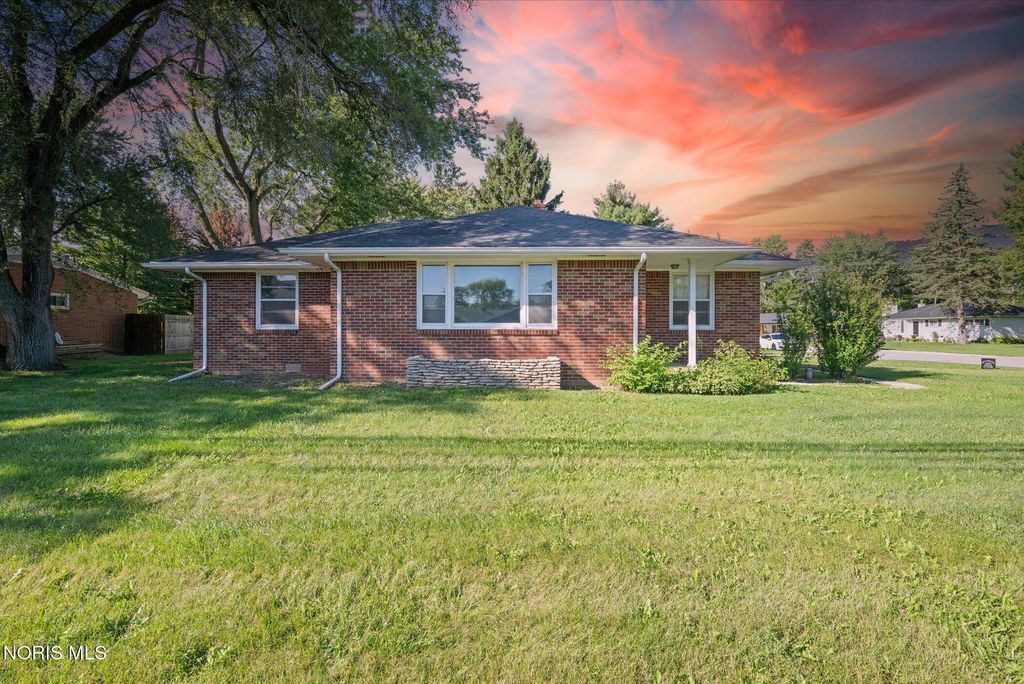 28509 Mccarty Drive, Perrysburg, OH 43551