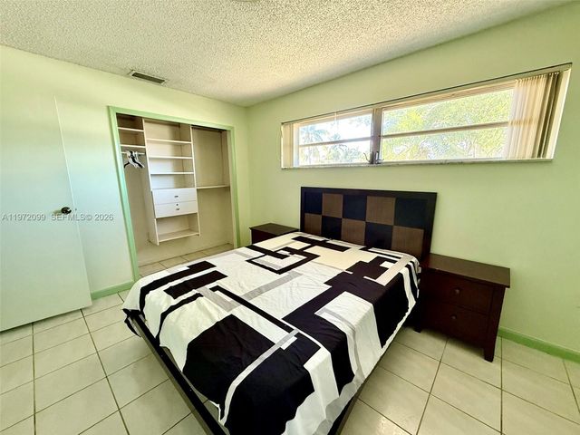 11460 NW 37th St, Sunrise, FL 33323