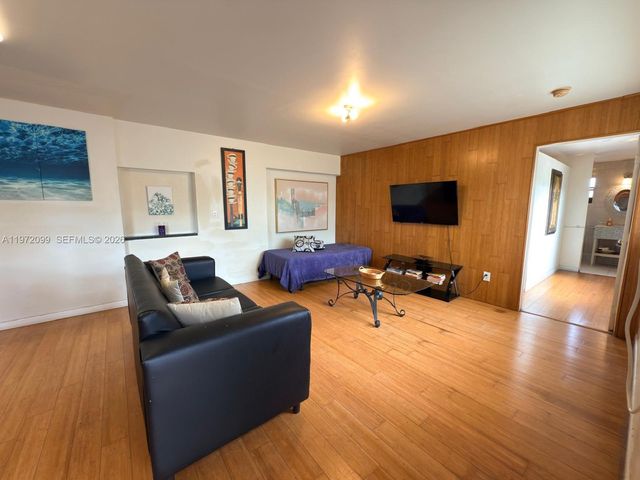 11460 NW 37th St, Sunrise, FL 33323