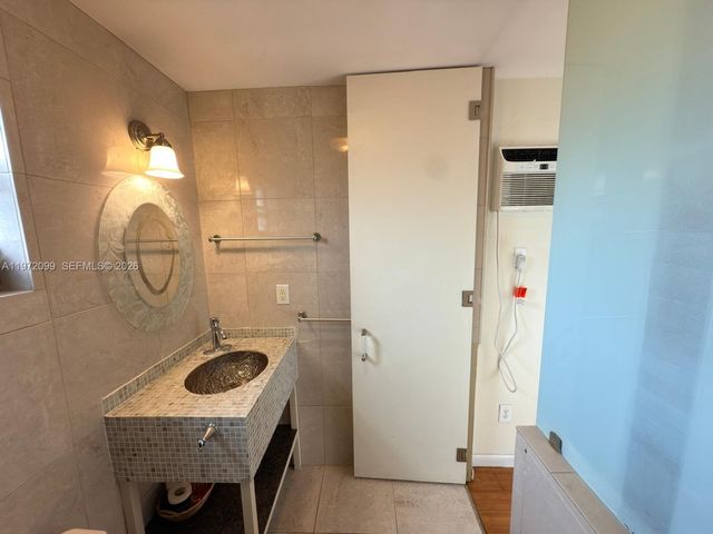 11460 NW 37th St, Sunrise, FL 33323