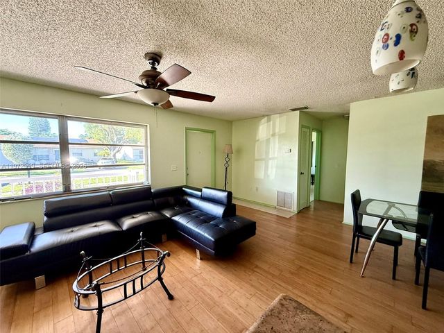 11460 NW 37th St, Sunrise, FL 33323