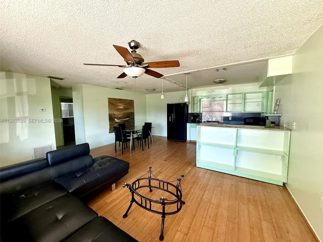 11460 NW 37th St, Sunrise, FL 33323