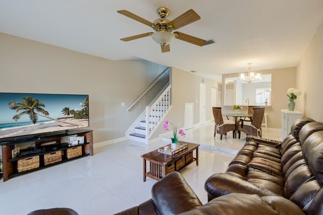 2900 DORCHESTER Lane 2900, Cooper City, FL 33026