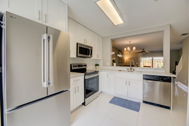 2900 DORCHESTER Lane 2900, Cooper City, FL 33026