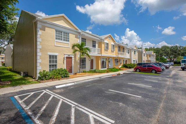 2900 DORCHESTER Lane 2900, Cooper City, FL 33026