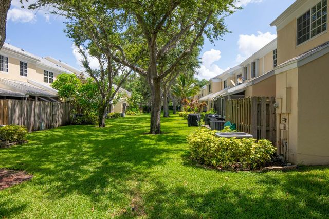 2900 DORCHESTER Lane 2900, Cooper City, FL 33026