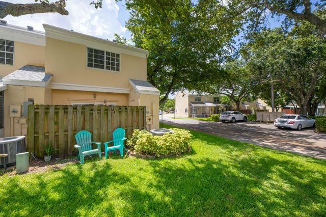 2900 DORCHESTER Lane 2900, Cooper City, FL 33026