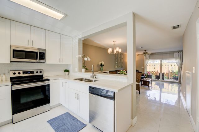 2900 DORCHESTER Lane 2900, Cooper City, FL 33026