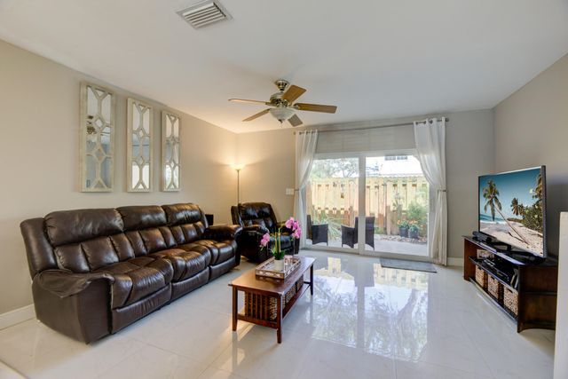 2900 DORCHESTER Lane 2900, Cooper City, FL 33026