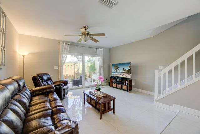 2900 DORCHESTER Lane 2900, Cooper City, FL 33026