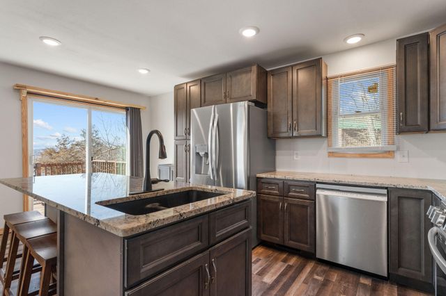 594 Labradore Lane, Lampe, MO 65681