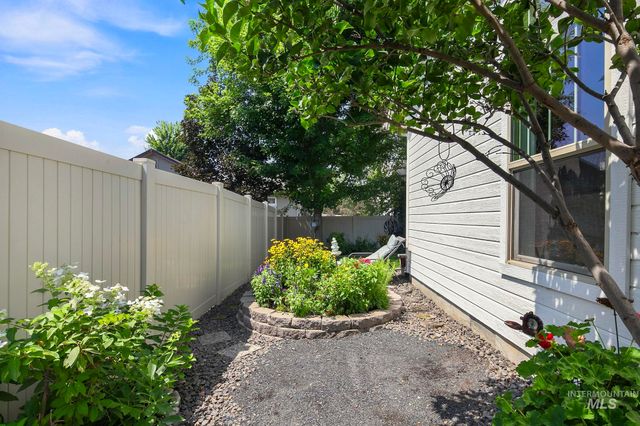 345 S Winslow Bay Way, Star, ID 83669