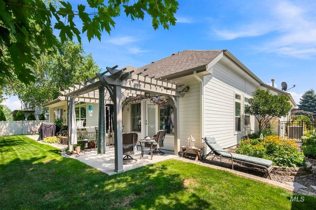 345 S Winslow Bay Way, Star, ID 83669