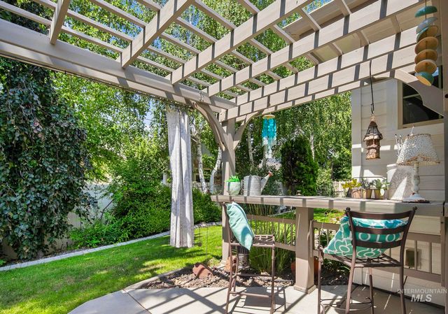 345 S Winslow Bay Way, Star, ID 83669