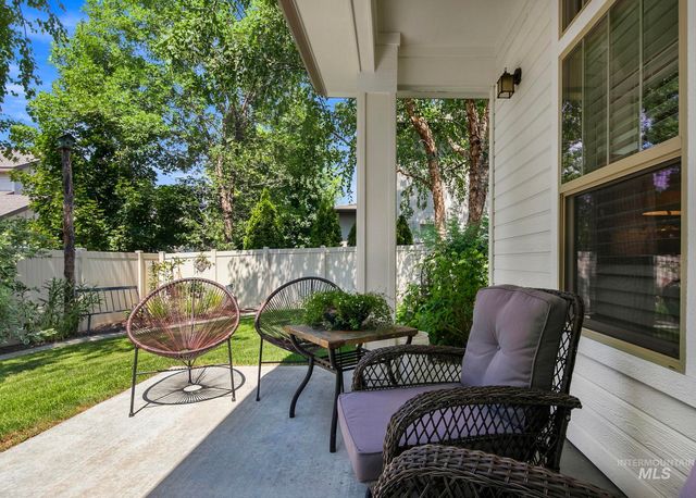 345 S Winslow Bay Way, Star, ID 83669