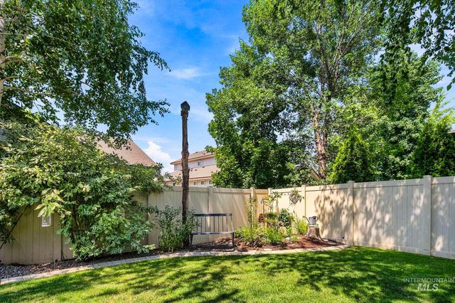 345 S Winslow Bay Way, Star, ID 83669