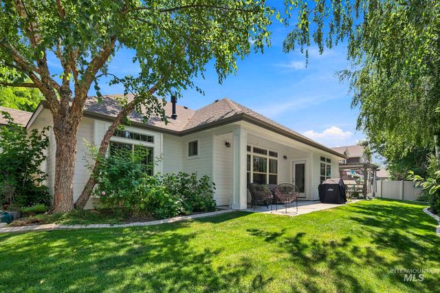 345 S Winslow Bay Way, Star, ID 83669