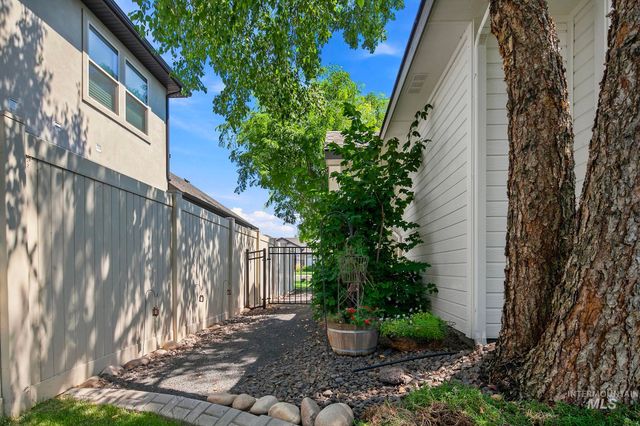 345 S Winslow Bay Way, Star, ID 83669
