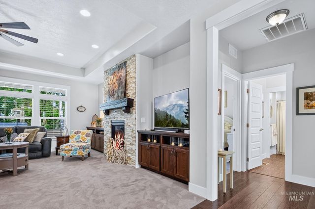 345 S Winslow Bay Way, Star, ID 83669