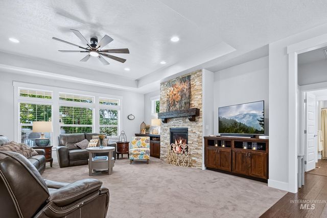 345 S Winslow Bay Way, Star, ID 83669