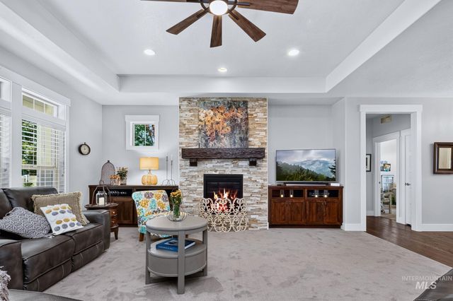 345 S Winslow Bay Way, Star, ID 83669
