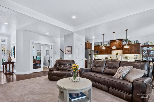 345 S Winslow Bay Way, Star, ID 83669
