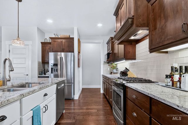 345 S Winslow Bay Way, Star, ID 83669