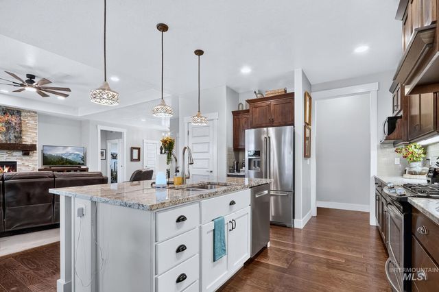 345 S Winslow Bay Way, Star, ID 83669