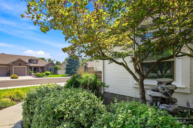 345 S Winslow Bay Way, Star, ID 83669
