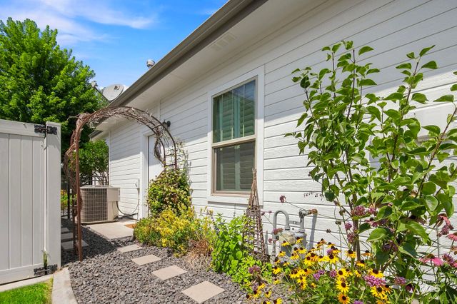 345 S Winslow Bay Way, Star, ID 83669
