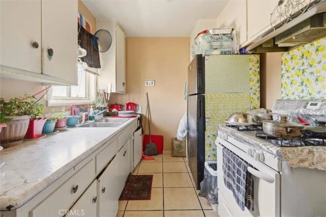 925 Larch, Inglewood, CA 90301
