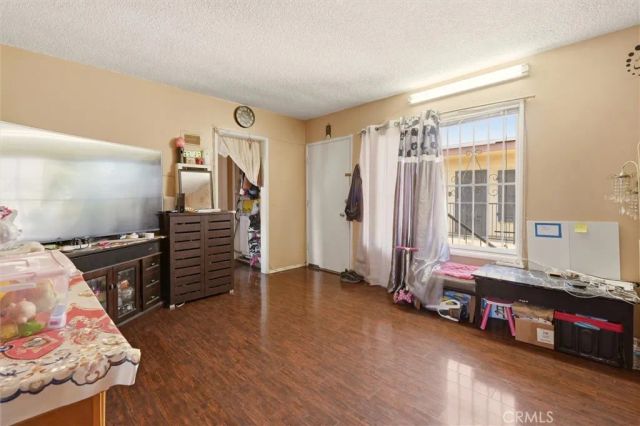 925 Larch, Inglewood, CA 90301