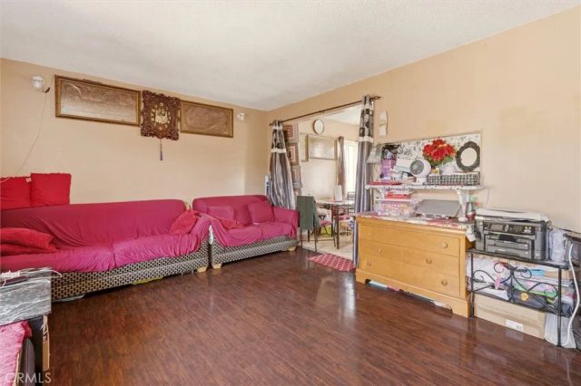 925 Larch, Inglewood, CA 90301