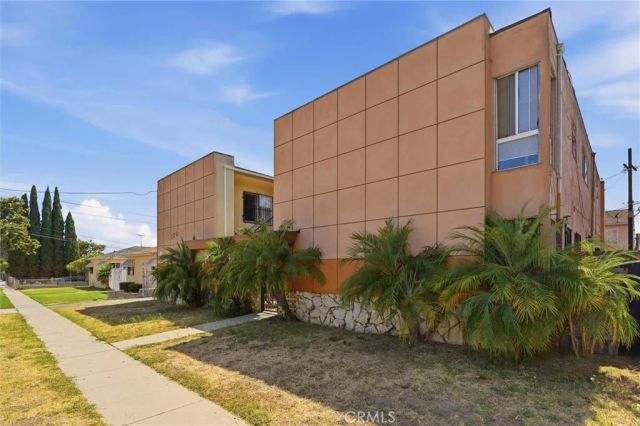 925 Larch, Inglewood, CA 90301