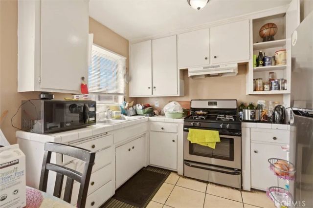 925 Larch, Inglewood, CA 90301