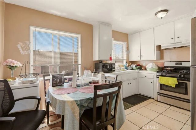 925 Larch, Inglewood, CA 90301